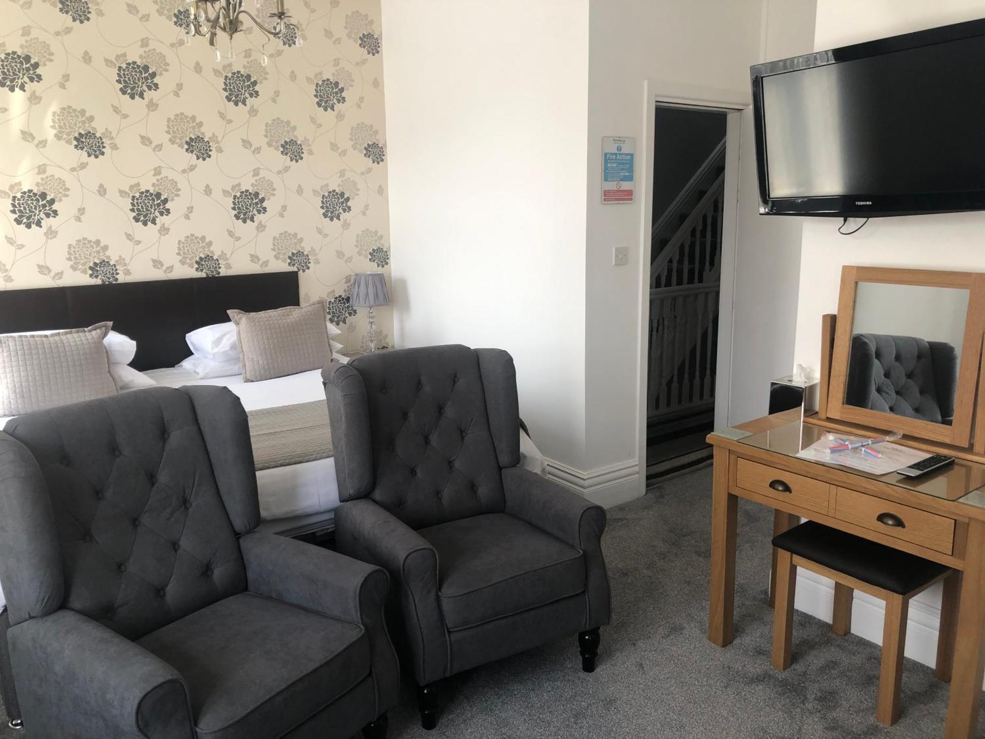 Edenfield Number 42 — Photos 2