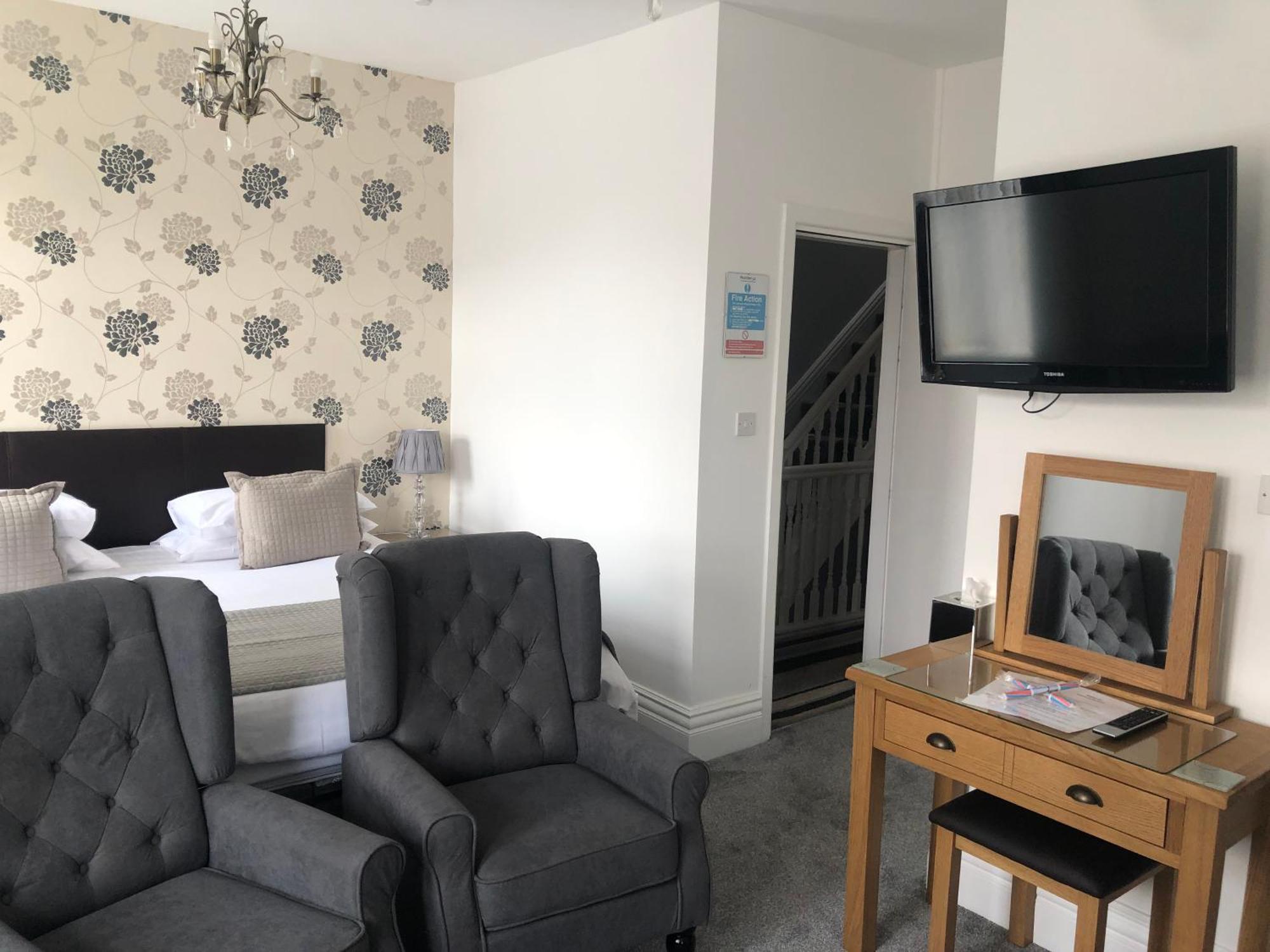 Edenfield Number 42 — Photos 1